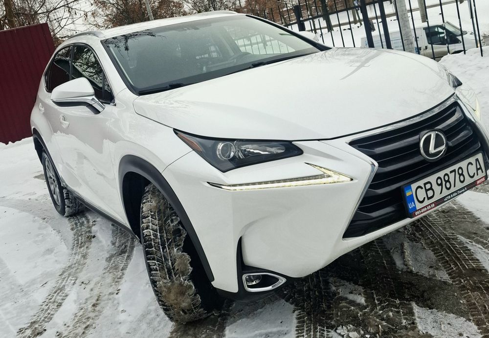 Автомобіль Lexus NT 200T