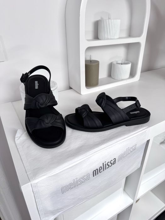 Sandały Melissa Velvet czarne supeł  struktura materiału 40