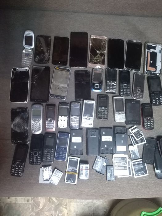 Телефони мобільні на запчастини