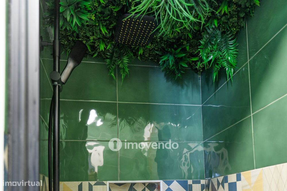 Apartamento T3+1 com áreas amplas e cozinha equipada, no Lumiar
