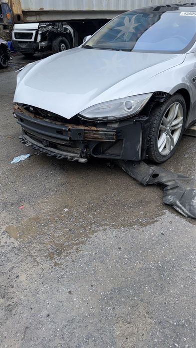 Tesla S 12-20 кузовні запчастини