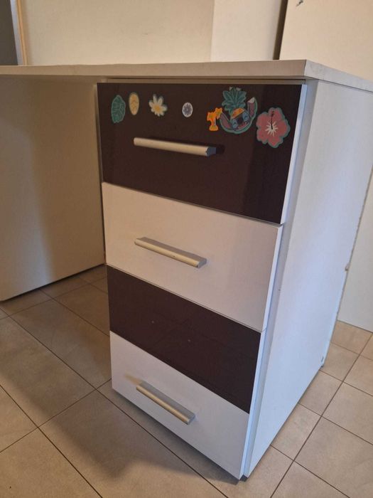 Biurko plus szafa dla dziecka