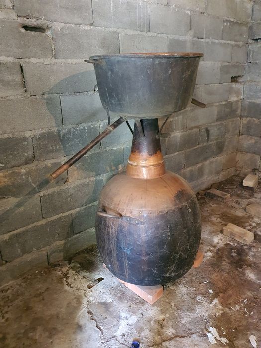 Vendo Alambique em bom estado. Não teve muito uso.