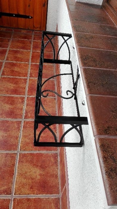 kwietnik kuty donice doniczki osłona na kwiaty skrzynki balkonowe