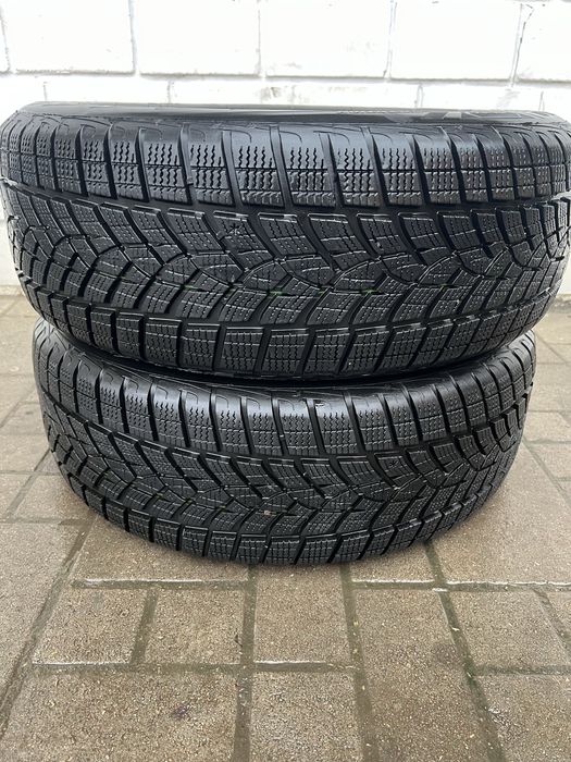 Резина шини зимові R17 215 60  GOOD YEAR