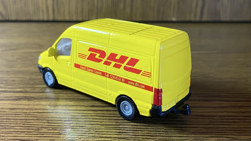 Модель DHL Mercedes-Benz Sprinter фургон - колекційна машинка