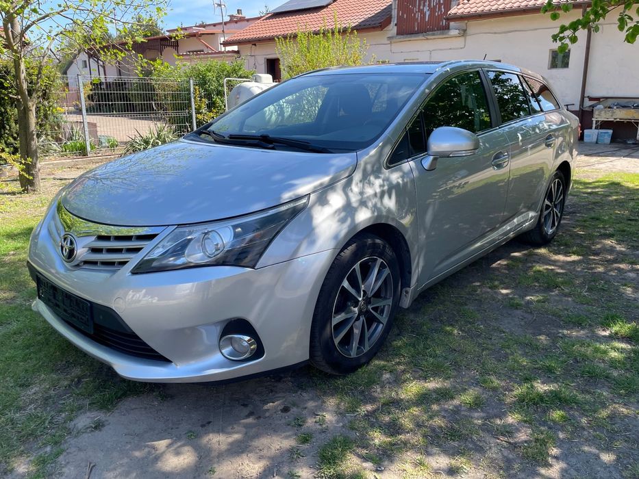 Toyota Avensis benzyna, 2014/15, bezwypadkowy, , stan bardzo dobry