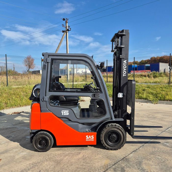 TOYOTA 1,5 тон Кабіна