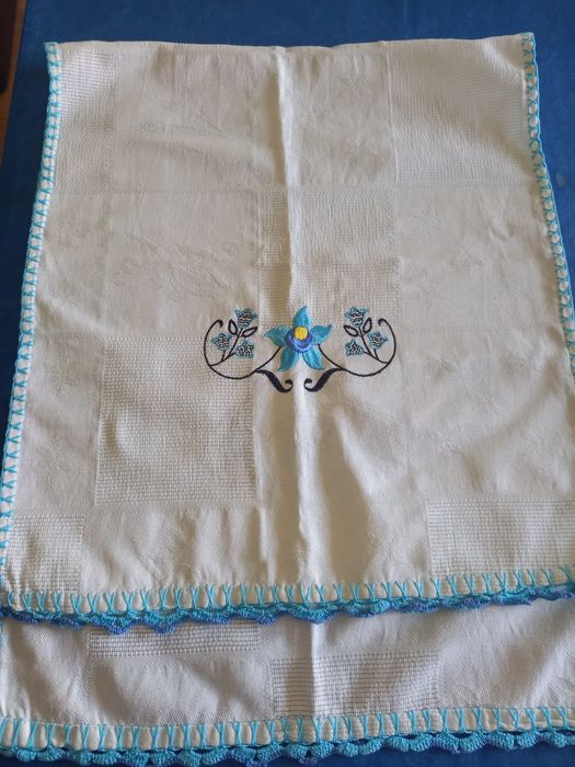 Pano rectangular com bordado