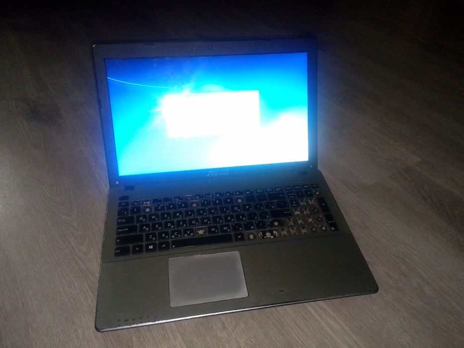 Ноутбук ASUS X550C