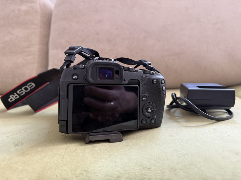 Aparat Canon Eos RP, jak Nowy