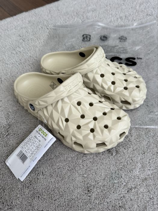 Crocs M6W8 24,5 см Classic Geometric Clog М6 38  білі чорні бежеві