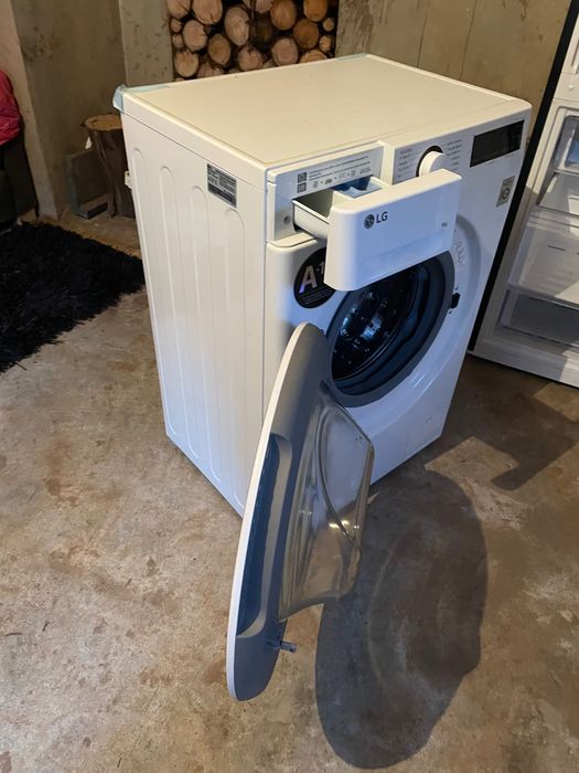 Máquina de Lavar Roupa LG 9kg – 1 ano de uso