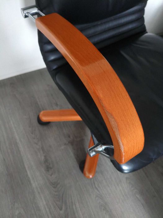 Skórzany fotel biurowy/gabinetowy