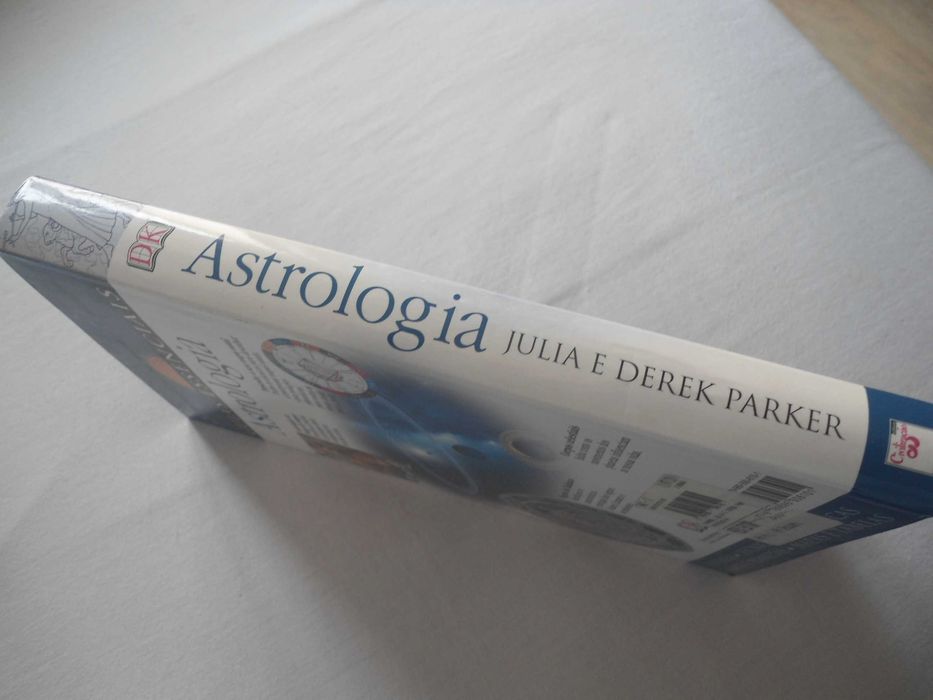 Guias Essenciais-Astrologia por Júlia e Derek Parker