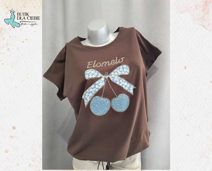 -> Bluzka w kolorze czekoladowym z aplikacją wisienek – Troczki w pasie – Bawełna / Rozmiar: XL/XXL
