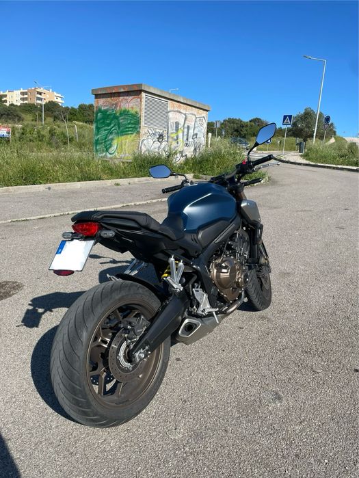 Honda CB650R 2020 • 9.500 km • Extras • Impecável