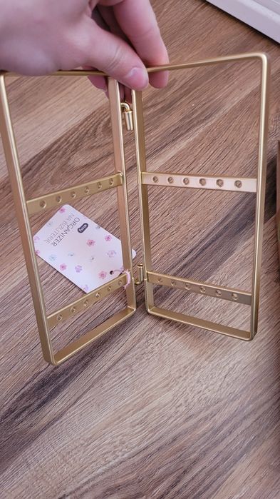 Złoty stojak organizer na biżuterię Nowy