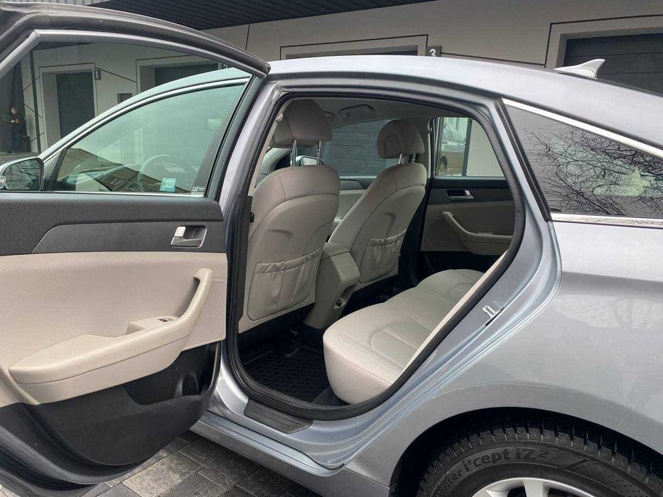 Продам власний автомобіль Hyundai Sonata 2017 року.