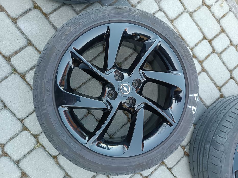 piękne felgi z oponami letnimi