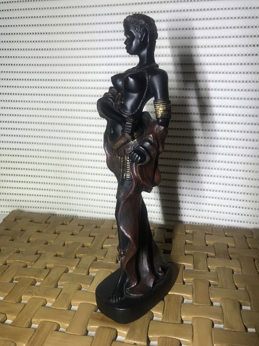Figurka afrykanskiej wojowniczki