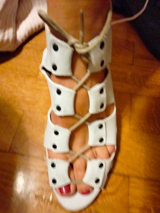 Sandálias de pele com salto