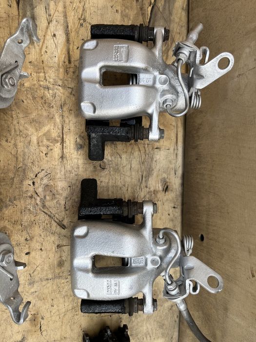 Задній Супорт Volkswagen Golf  5 Jetta Touran