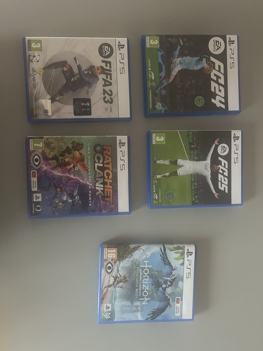 Ps5 com dois comandos e 5 jogos em caixa