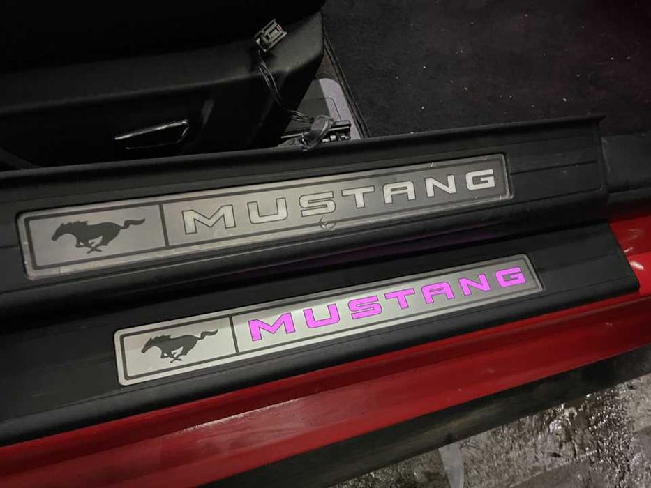 Оригинальные пороги с подсветкой, накладки Ford Mustang 2015-2023