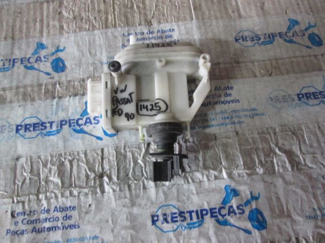 Pistola do fecho da porta frente esquerda VOLKSWAGEN Passat (3A2, 35I)