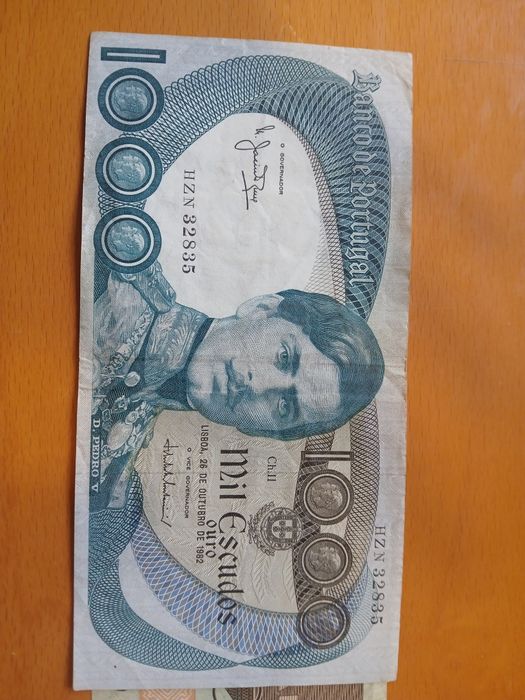 Nota de 5000 escudos e de 1000 escudos
