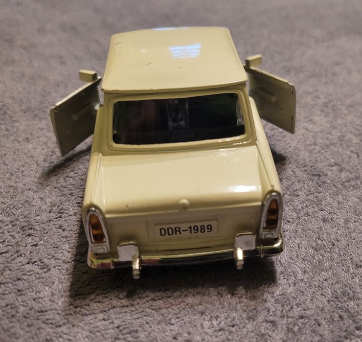 Samochodzik Trabant 601 – SS 4725 – DDR 1989 – Biały – Kolekcjonerski