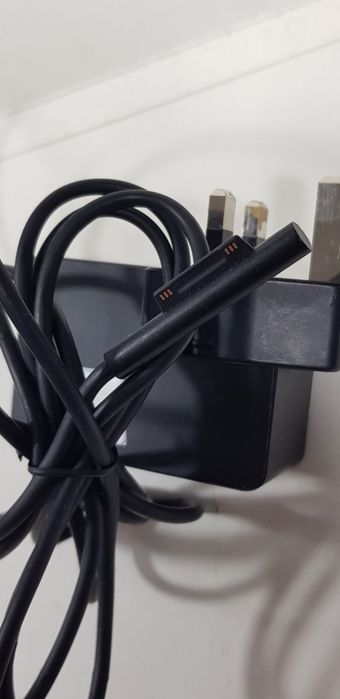 Блок питания Microsoft 1736 "24w 15v 1.6a surface pro