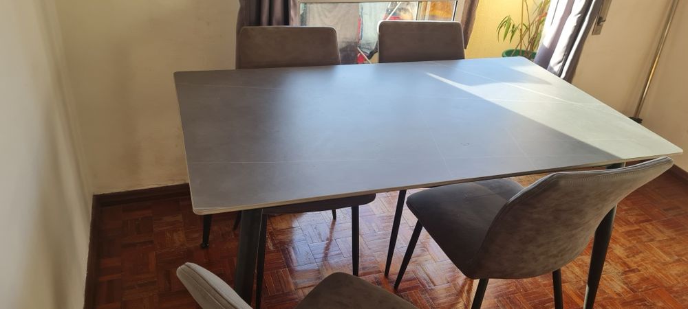 Mesa + 4 cadeiras