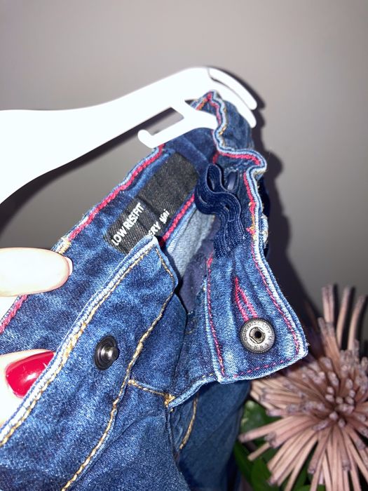 Nowe bez metki jeansy Rurki z rozdarciami na 98-104 cm