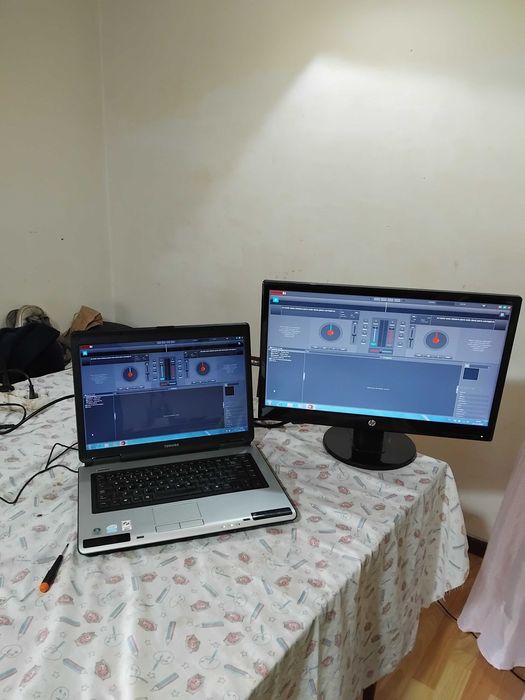 Computador portatil mais um monitor tudo em bom estado