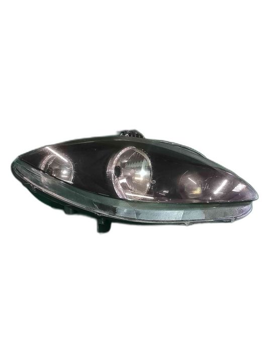 Ótica / Farol Direito SEAT LEON