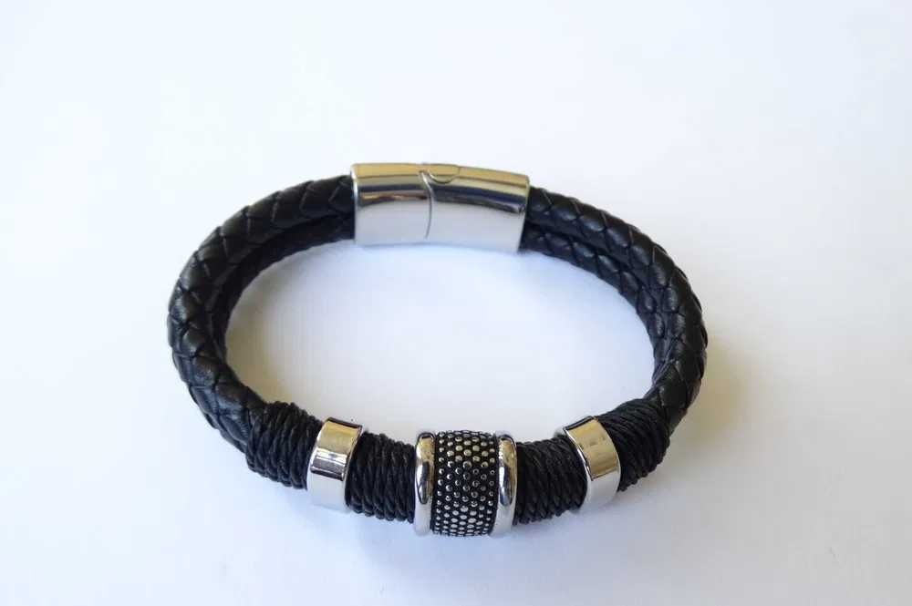 Bransoletka czarna na nadgarstek skórzana