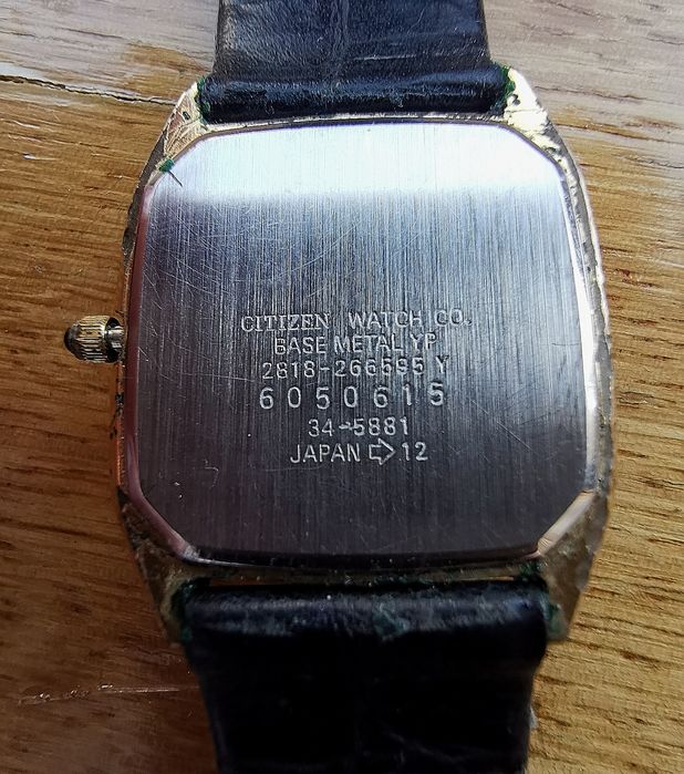 Relógio Citizen, quadrado , dourado