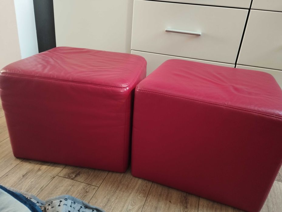 Pufa skórzana czerwona-2 szt,