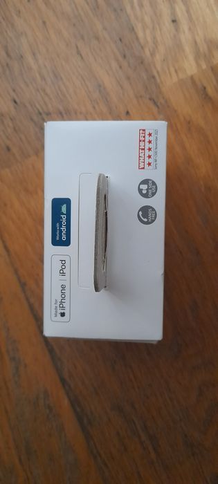 Fones da sony WF-C500 bluetooth a faltar o fio de carregar e só com 1