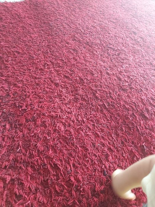 Carpete vermelha e carpete castanha 15€