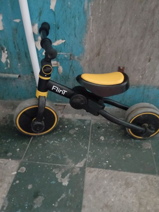 Продам беговелосипед