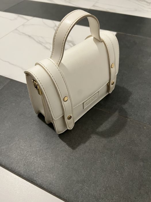 Маленька біла сумка