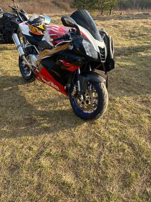 Aprilia rsv1000r