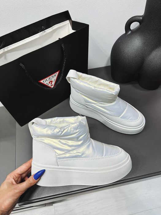 Дутики женские, белые, корткие, зимние