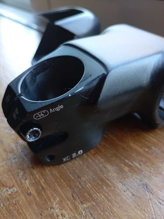 Avanço Syncros XC 2.0 50 MM + suporte GPS syncros