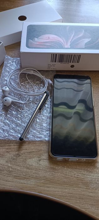 Продам  телефон .