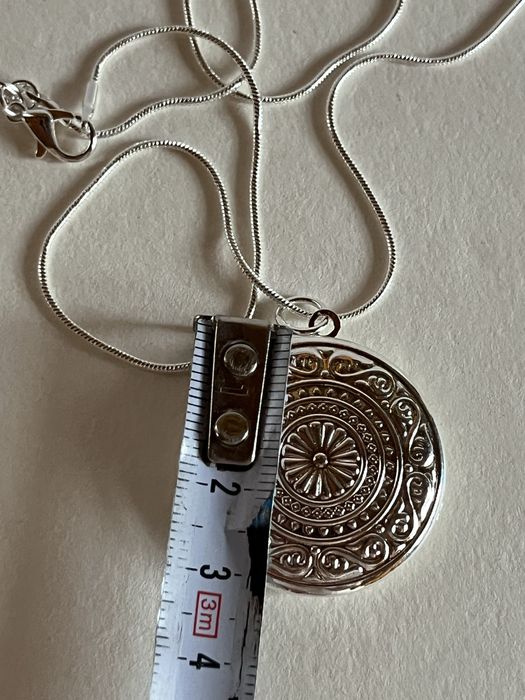 Otwierany wisiorek z łańcuszkiem