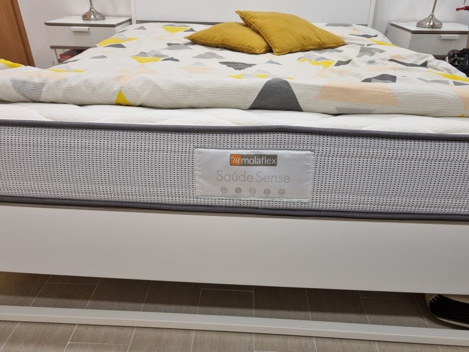 Cama ikea + colchão + 2 mesas cabeceira
